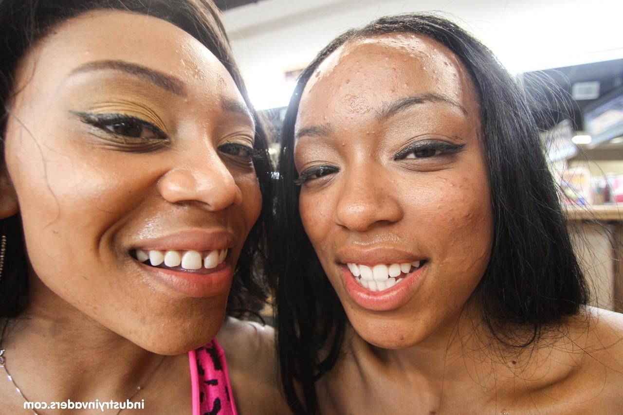 20P Vadias negras Tila Flame e Jayla Foxx transando com paus monstruosos em um quarteto