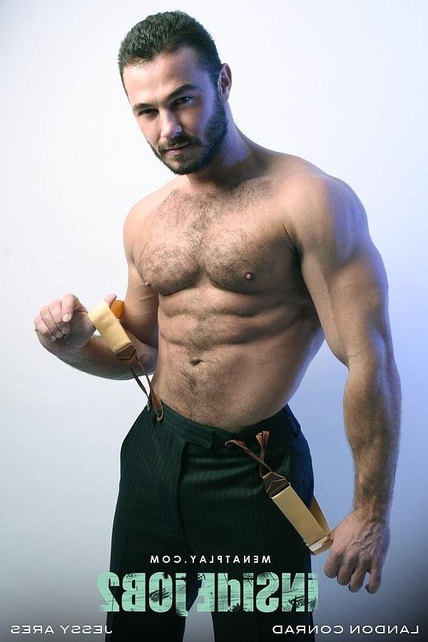 20P Os estudantes gays musculosos Jessy Ares e Landon Conrad fodem forte no escritório