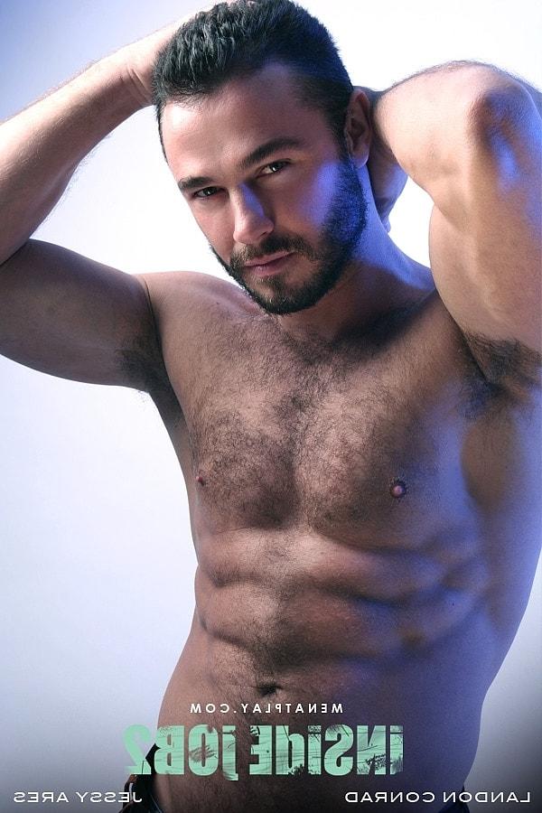 20P Os estudantes gays musculosos Jessy Ares e Landon Conrad fodem forte no escritório