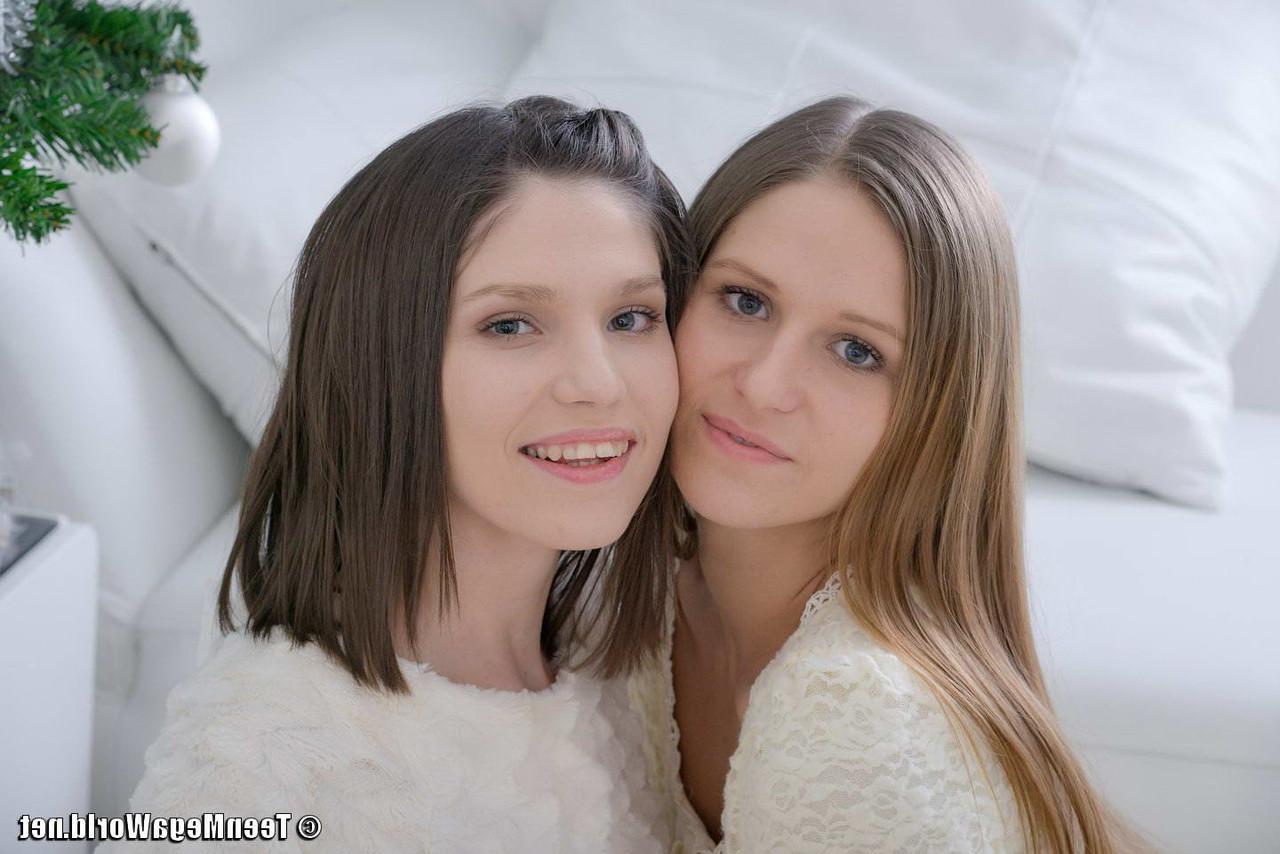 14P As adolescentes Trinity e Bella fazem seu primeiro sexo BGG no Natal