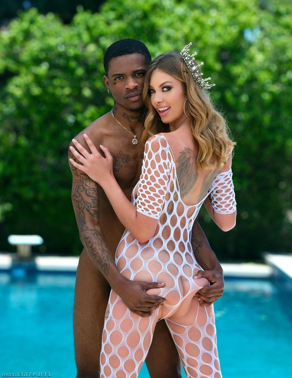 20P American sluts in fishnets Leah Winters gets analized hard by a BBC