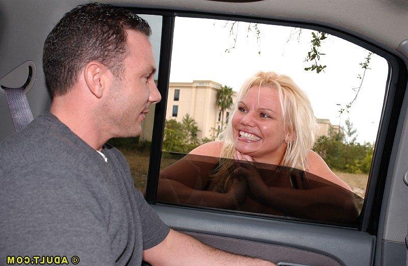 16P Chippy MILF has some pussy licking and cock gobbling fun on the back seat
