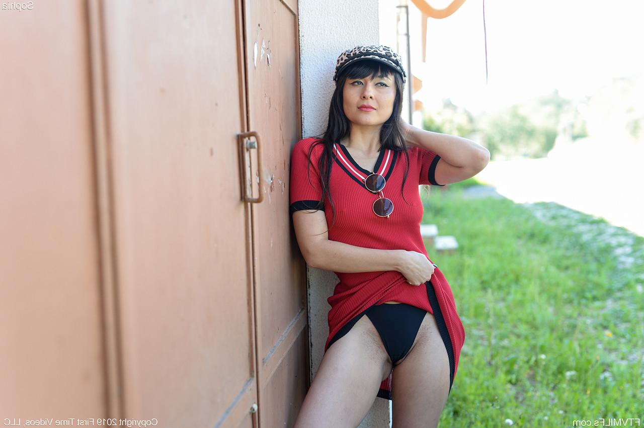15P Asian amateur masturbates while inside of a vintage automobile