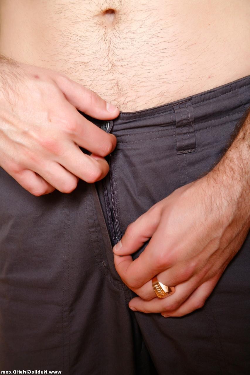 20P Adolescente tetona amateur follada dolorosamente por su vagina peluda en el sofá