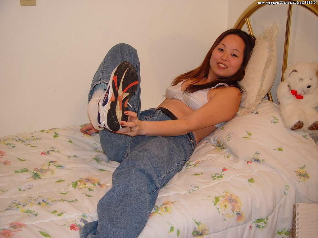16P Amateur Asian model with pretty face China is demonstrating herself