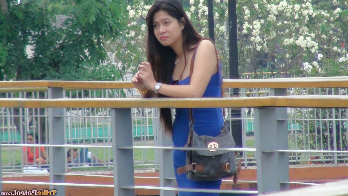 16P Die asiatische Teenagerin Sheree wischt sich nach dem Sex mit einem Ausländer die Wichse aus dem Gesicht