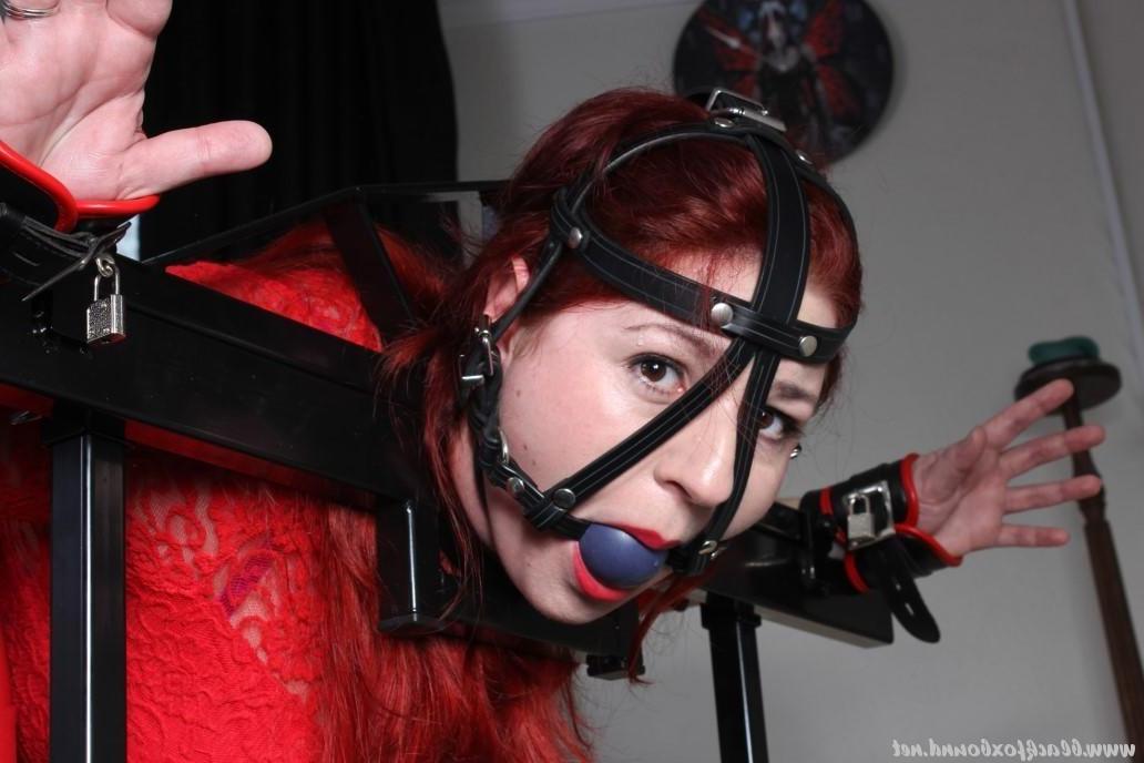 16P Redheaded chick receives a flogging while ball gagged in stocks