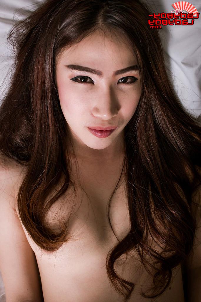 15P Ladyboy Ladyboy avec Sunny XXX Photos
