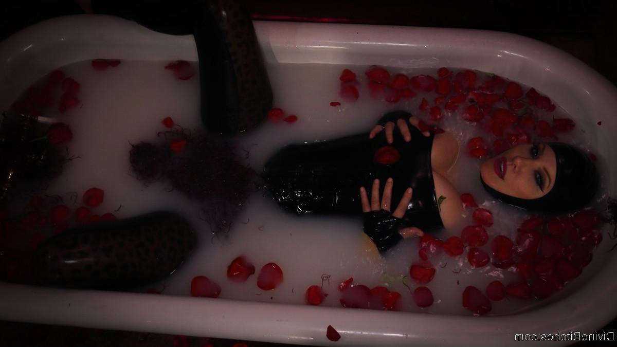 20P Dirty domme Maitresse Madeline Marlowe cavalga o pau de um escravo antes de brincar