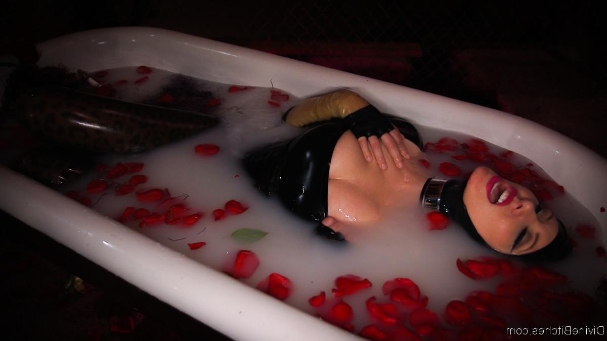 20P Dirty domme Maitresse Madeline Marlowe cavalga o pau de um escravo antes de brincar