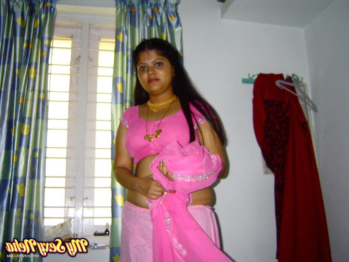 15P Plump Indian girl Neha gets totally naked on her bed in solo action
