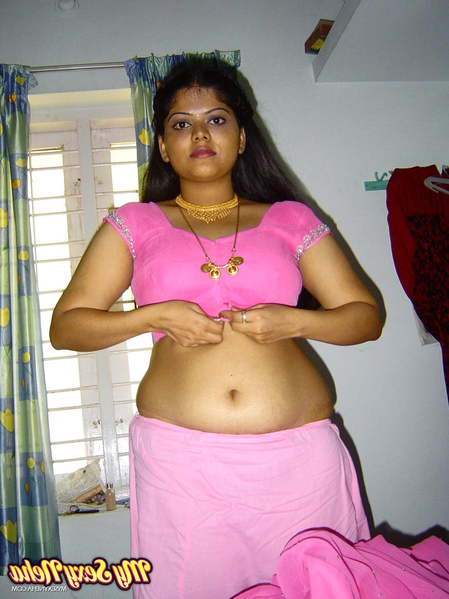 15P Plump Indian girl Neha gets totally naked on her bed in solo action
