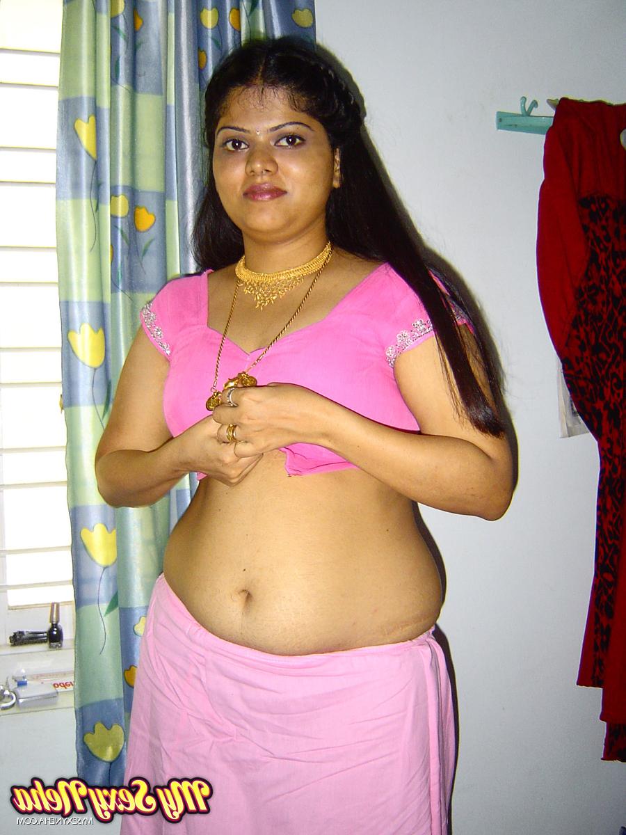 15P Plump Indian girl Neha gets totally naked on her bed in solo action