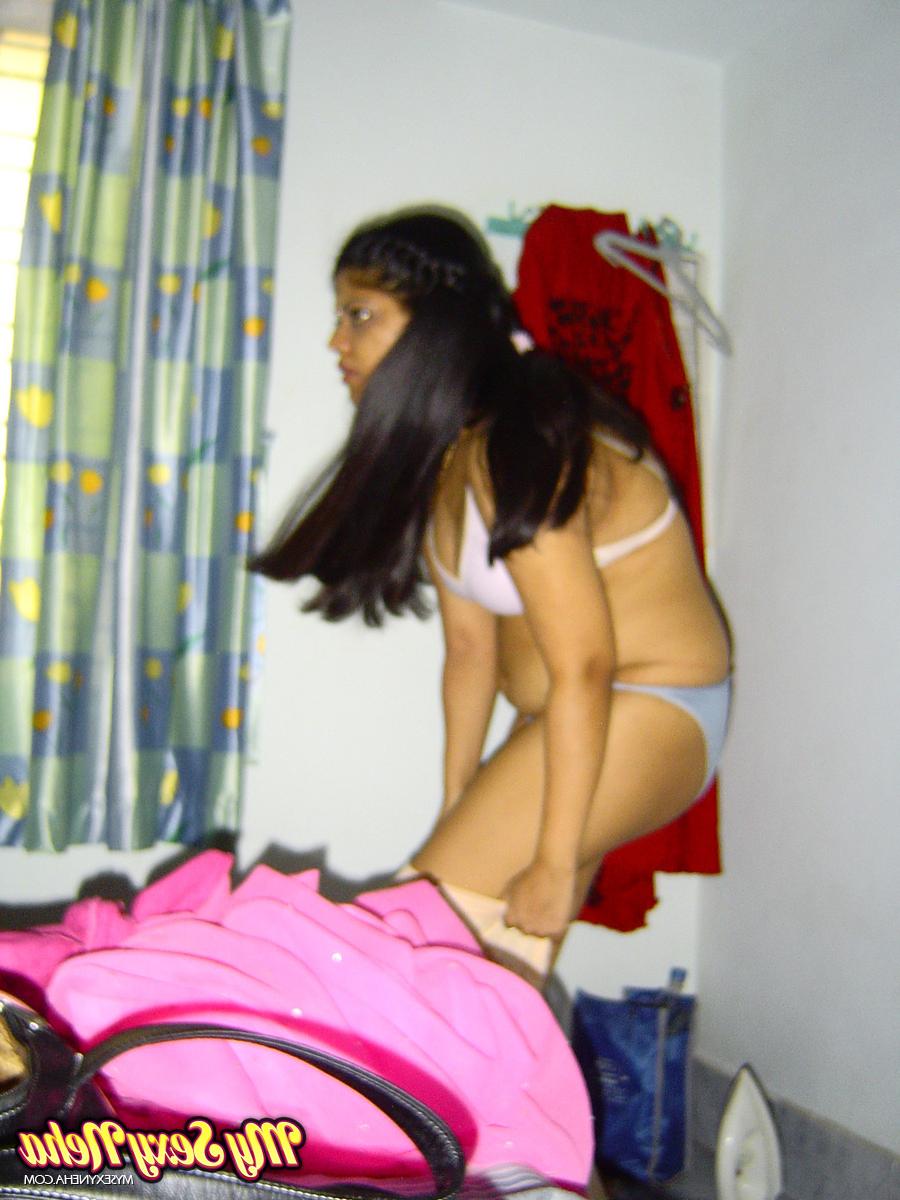 15P Plump Indian girl Neha gets totally naked on her bed in solo action