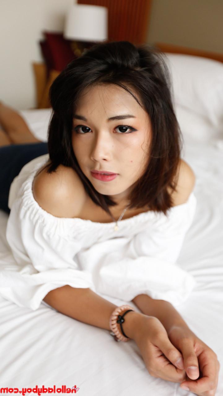 20P Gorgeous ladyboy Pream strips and poses in her sexy bra and panties