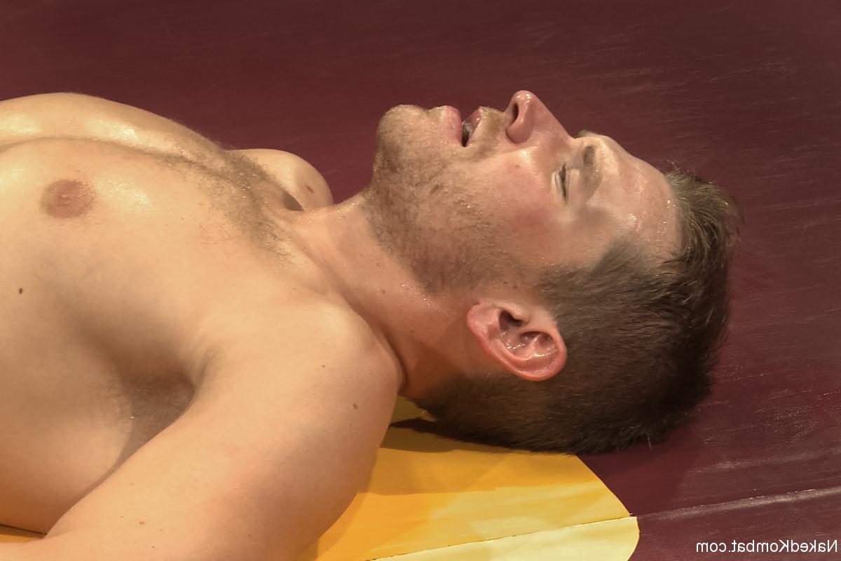 20P Alex Adams, Landon Conrad nus dans Kombat