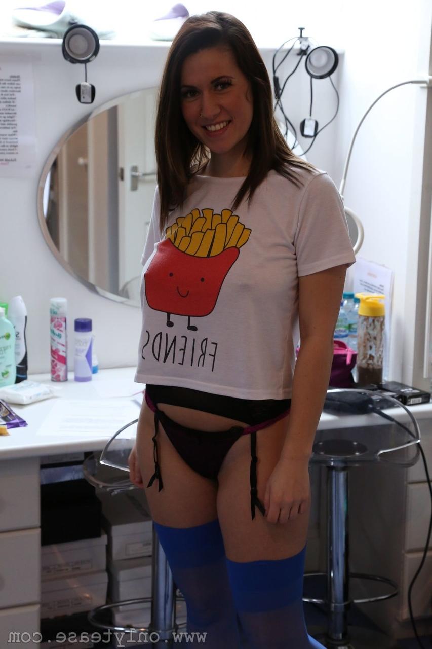 20P Only Tease Alicia Kittens