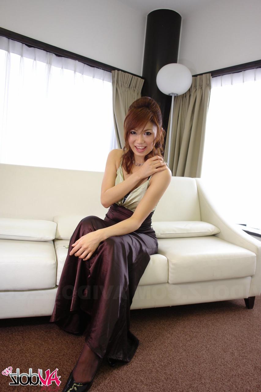 20P Das asiatische Babe Runa Sezaki lässt ihren Freund auf ihre großen Titten spritzen und gibt ihm dann einen Tittenjob