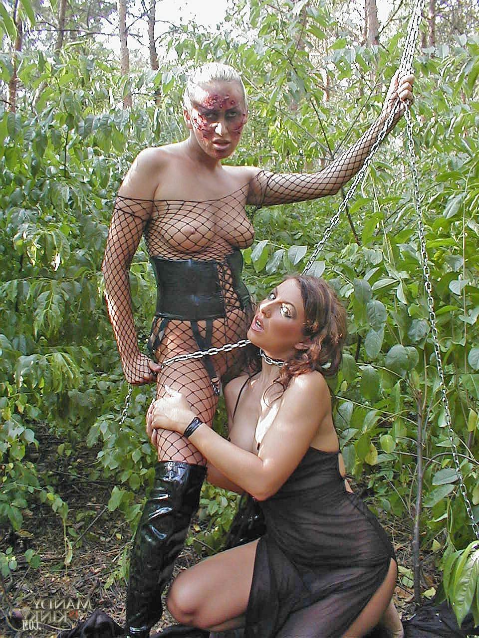 17P As estrelas pornô húngaras selvagens Mandy Bright e Maria Bellucci gostam de sexo lésbico