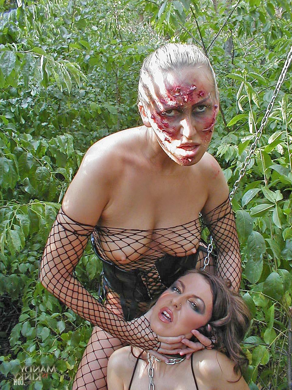 17P As estrelas pornô húngaras selvagens Mandy Bright e Maria Bellucci gostam de sexo lésbico
