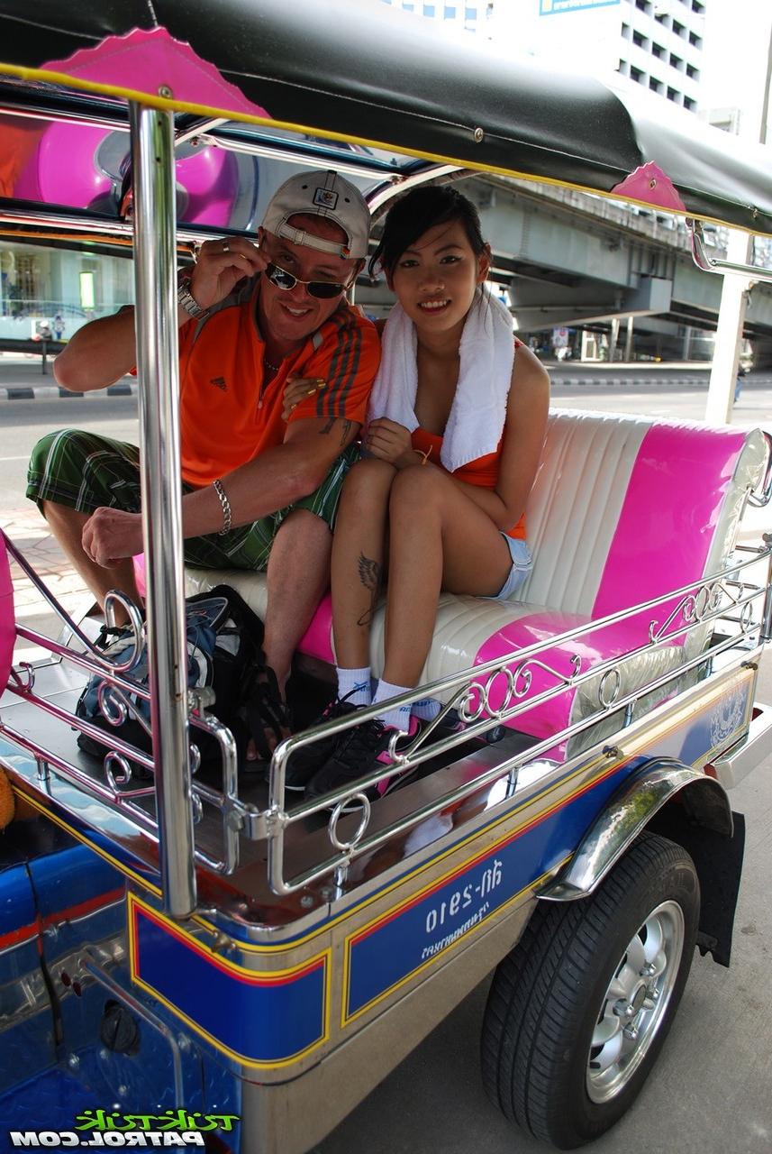 18P Pretty Thai girl agrees to take off her clothes for a visiting sex tourist