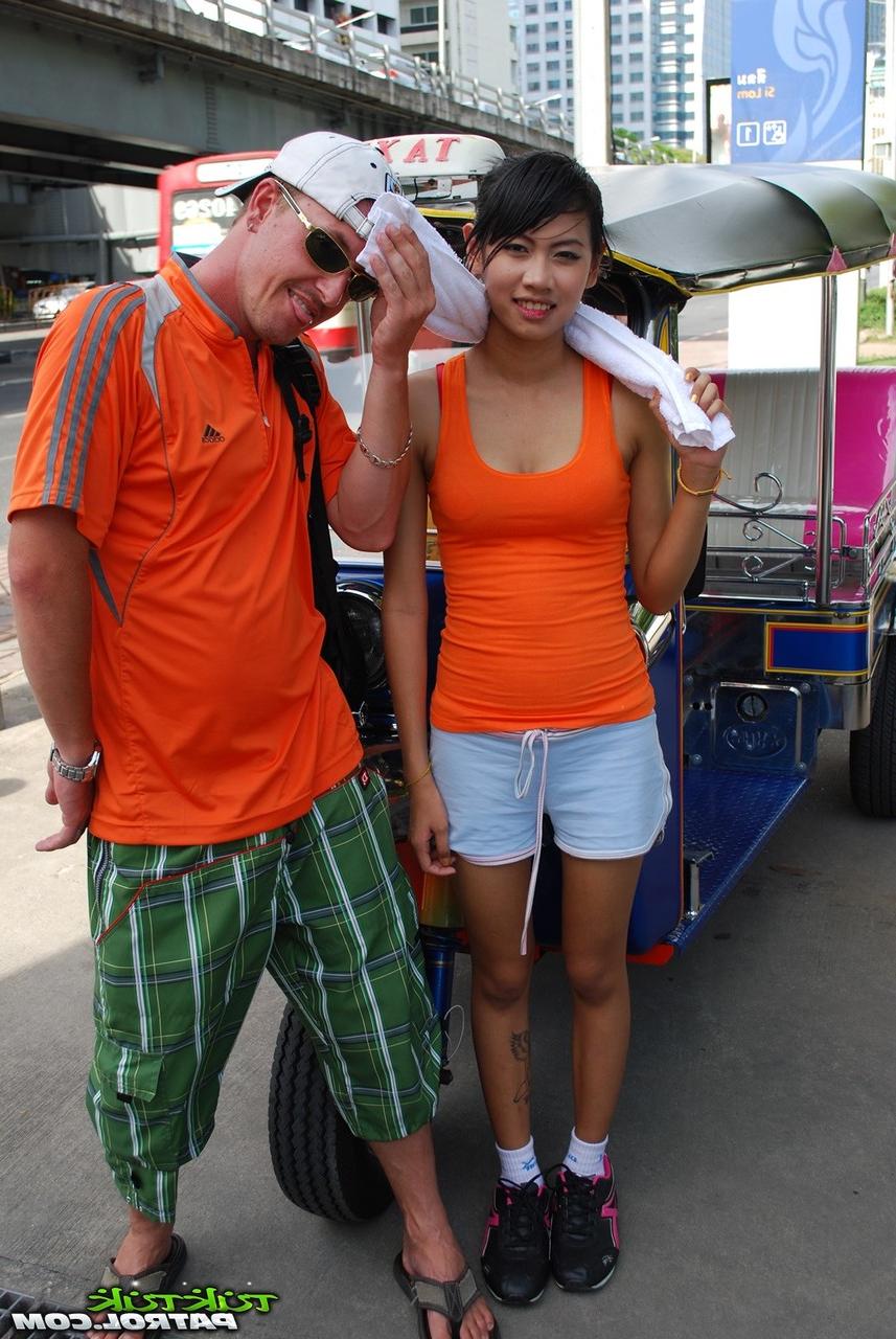 18P Pretty Thai girl agrees to take off her clothes for a visiting sex tourist
