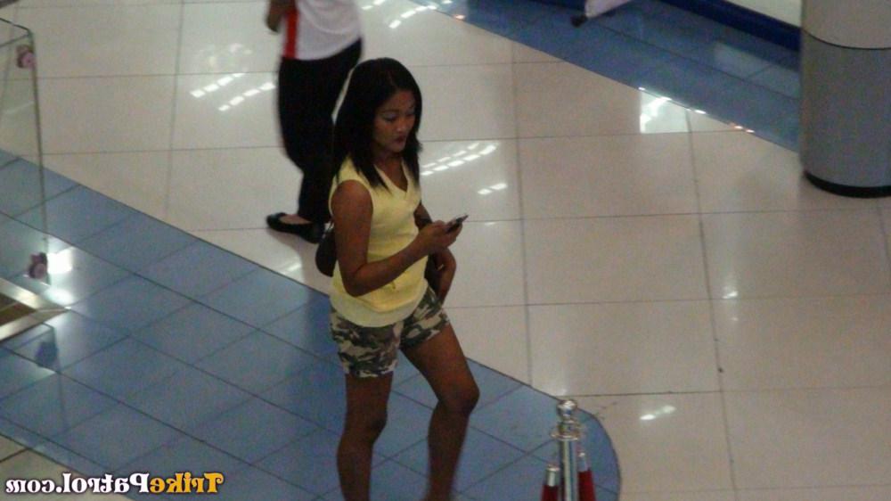 15P Asian first timer Venice gets picked up at a mall before having POV sex