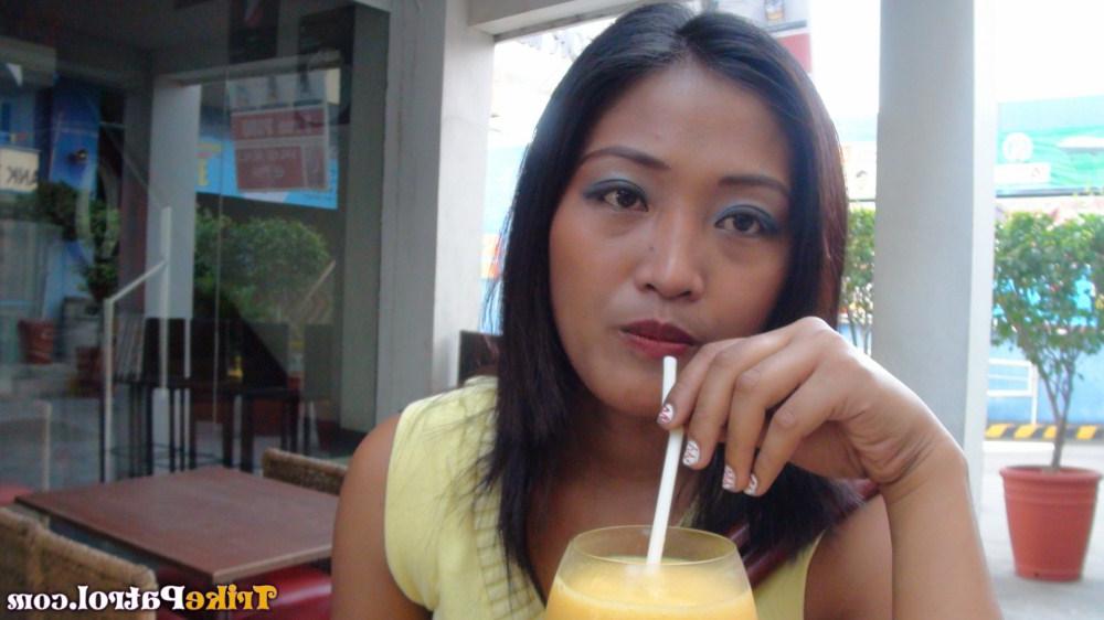 15P Asian first timer Venice gets picked up at a mall before having POV sex