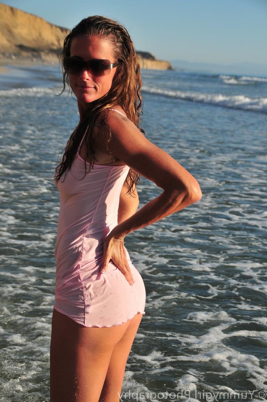 20P Tall MILF with sunglasses Sofie Marie posing in her wet see through dress