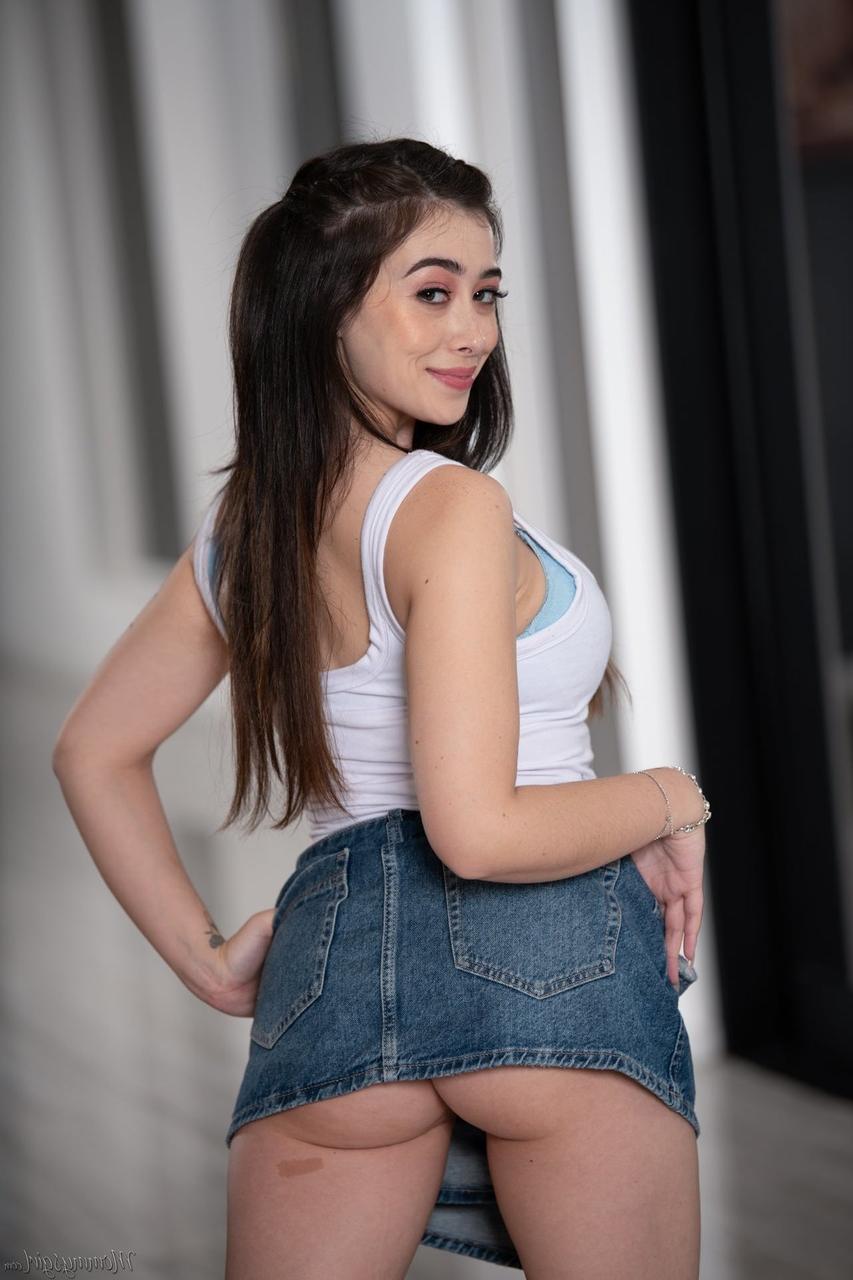 20P Mommys Girl Laney Grey, Chloe Surreal, Mellanie Monroe