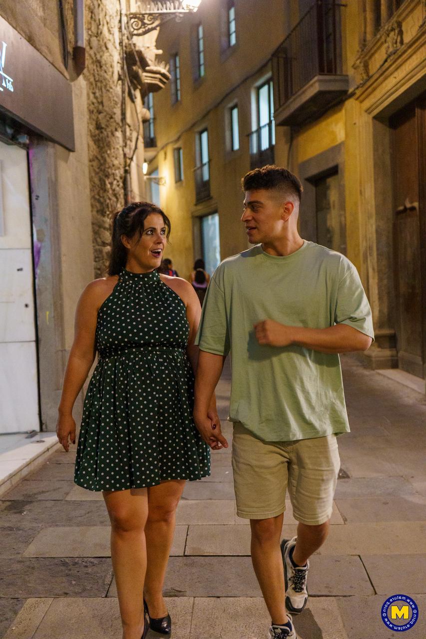 10P Middle-aged BBW Montse Swinger has bareback sex with a young lad
