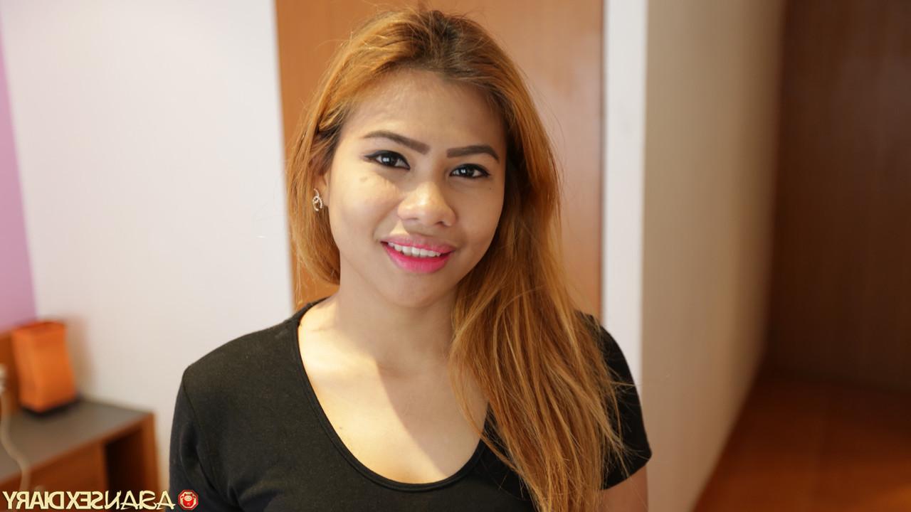 20P アジア人美女 King B がフェラをした後にハメ撮りハードコアセックスを楽しむ