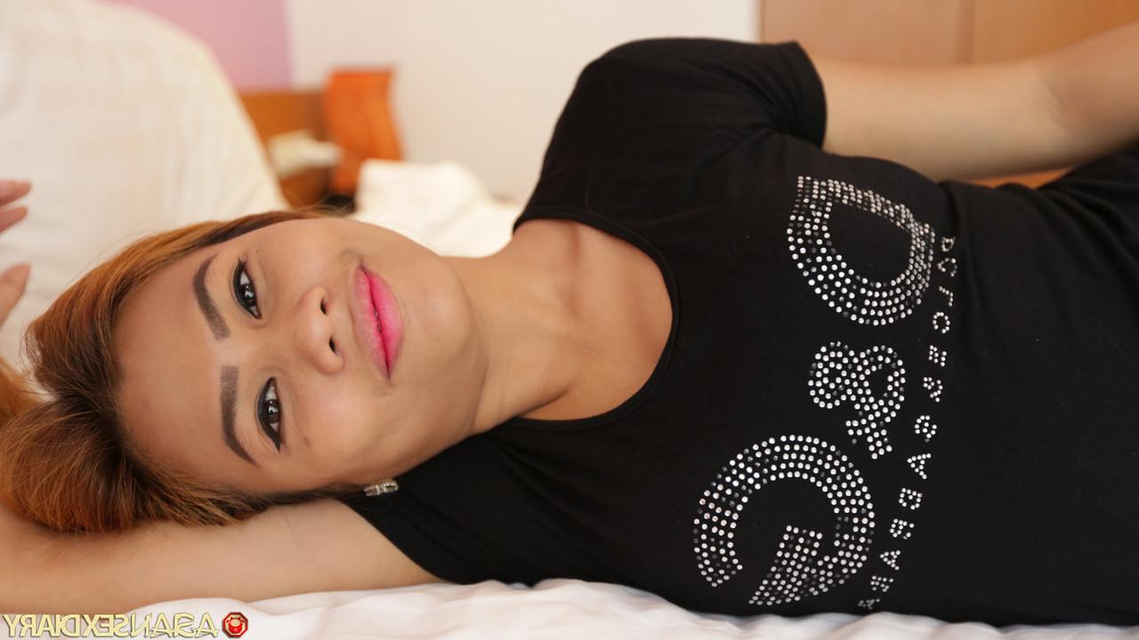20P アジア人美女 King B がフェラをした後にハメ撮りハードコアセックスを楽しむ