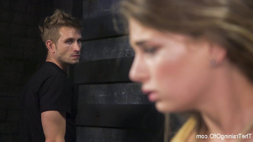15P La chica blanca Sidney Cole recibe entrenamiento de esclava sexual a manos de Bill Bailey