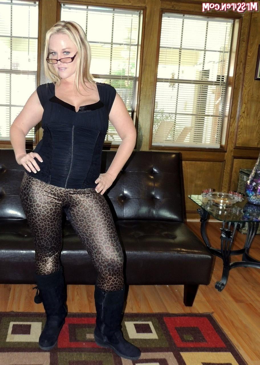 17P Dee Siren poses in tight pants before sucking off a couple of cocks