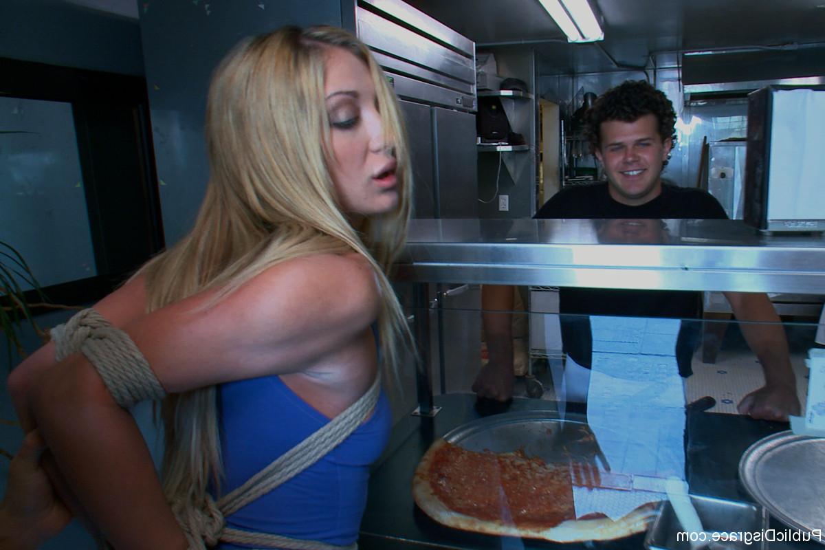 20P Desgraça Pública Amy Brooke, Tommy Pistol
