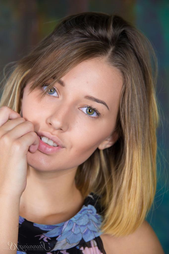 16P 18 year old blonde Veronica casts off her dress to model in the nude