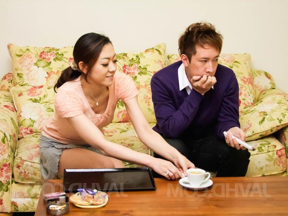 16P Japanese MILF Ruri Hayami sucks off her husband before tea with her family