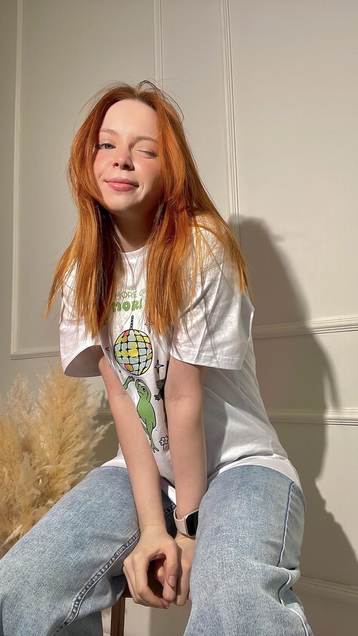 12P Die OnlyFans-Schönheit Olash Peachy neckt mit ihren natürlichen Titten und ihrem großen Arsch in einem Solo