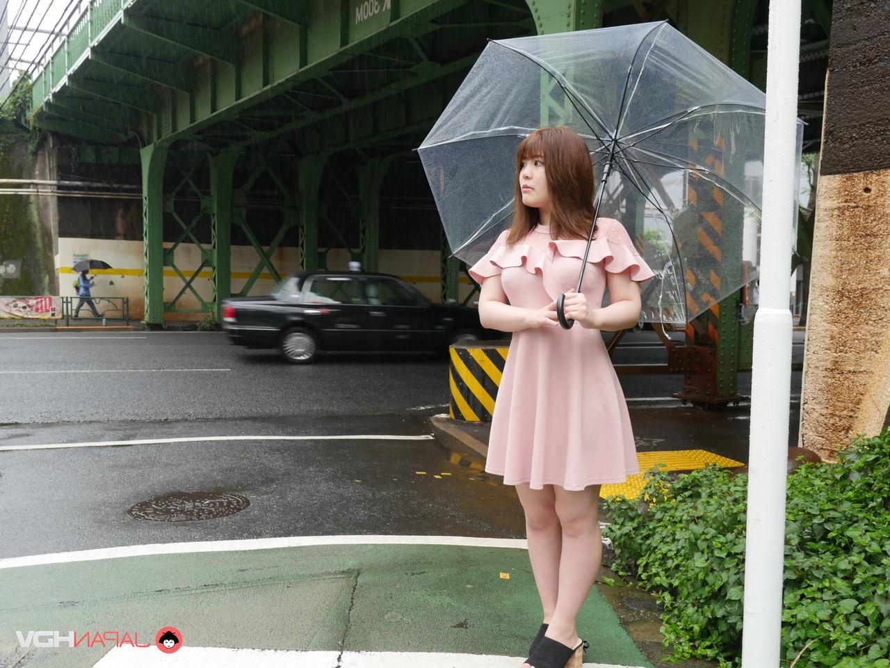 15P A ruiva japonesa Natumi Hayakawa apregoa sua bunda legal depois de se despir