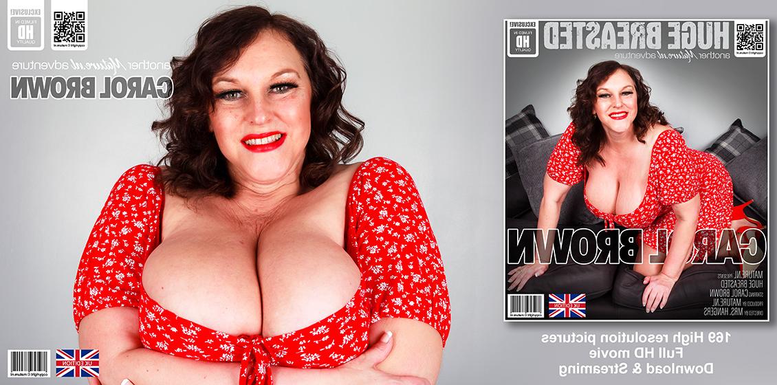 11P A gorda amadora britânica Carol Brown libera seus peitos enormes e bunda grande
