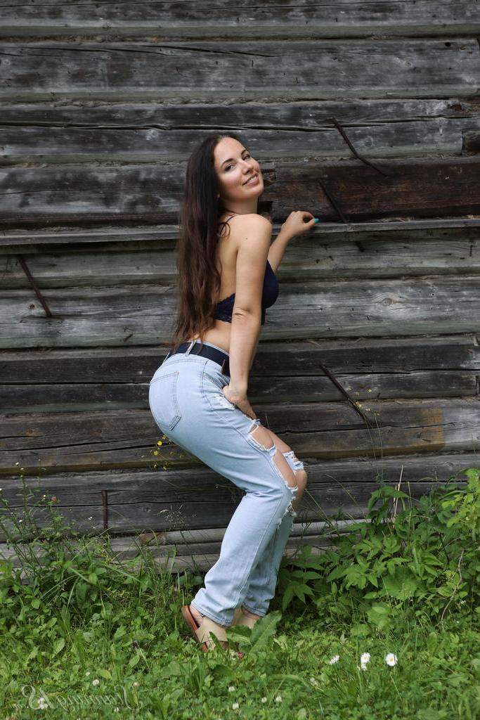 16P 18-year-old Annette Nicole V gets totally naked in front of a rustic building