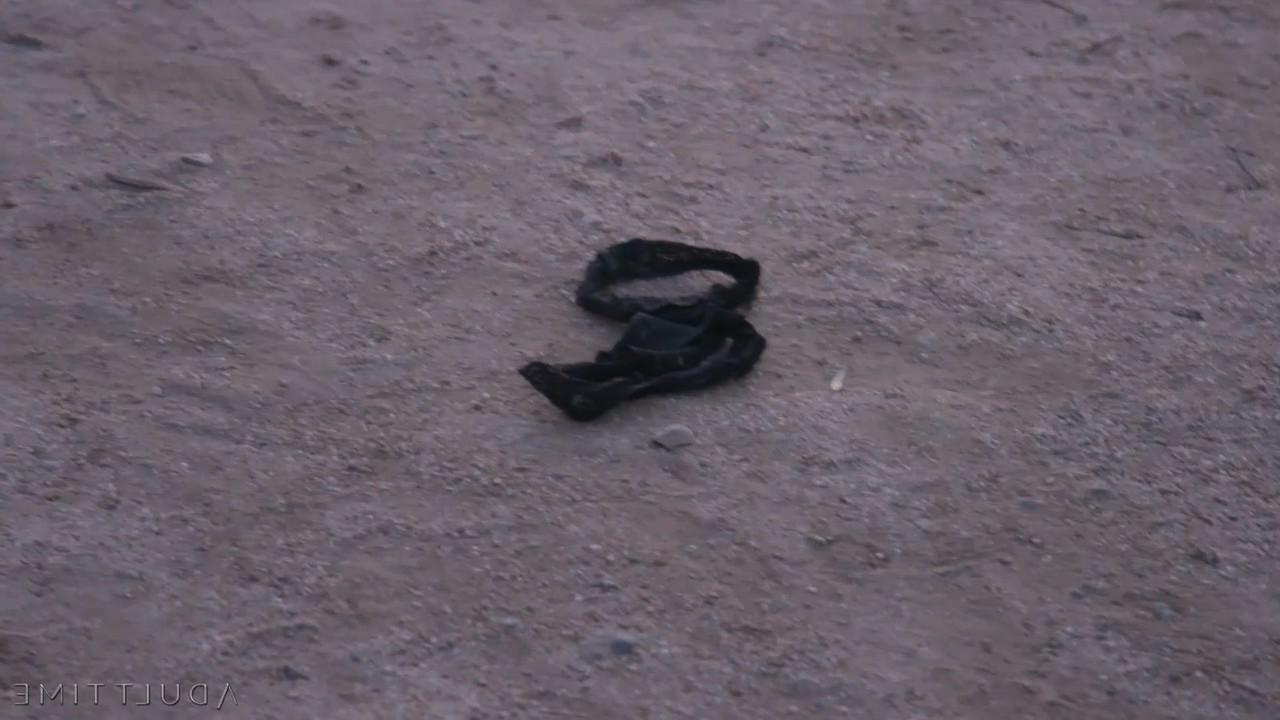 20P Adolescentes muito gostosas Gina Valentina e Honey Gold são fodidas por um policial