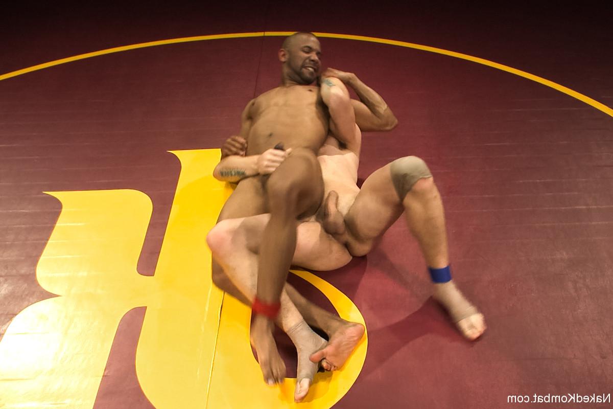 20P Hayden Richards et Troy Sparks nus dans Kombat