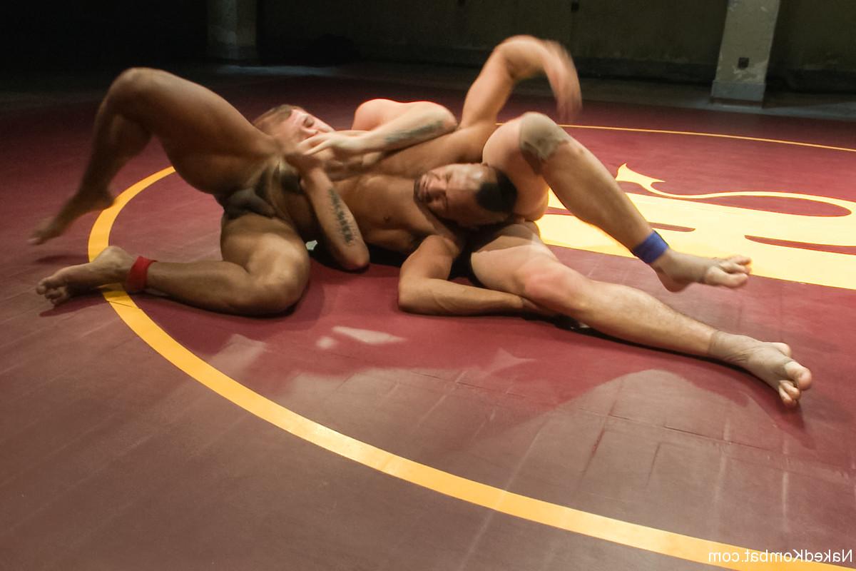 20P Hayden Richards et Troy Sparks nus dans Kombat