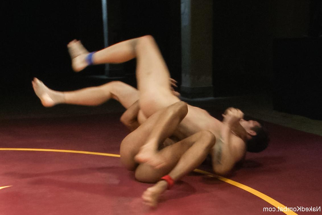 20P Hayden Richards et Troy Sparks nus dans Kombat