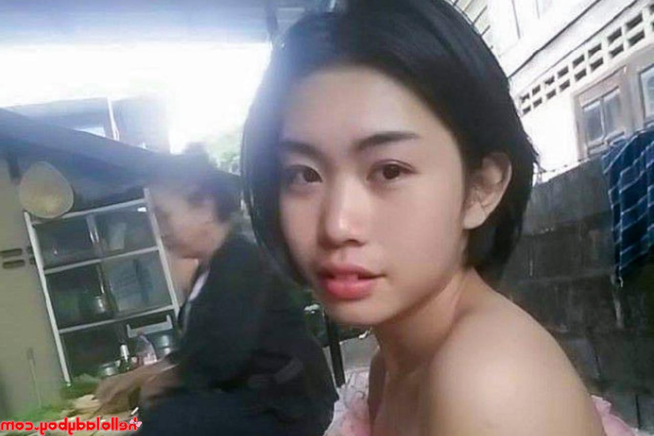20P Chica asiática se burla con sus tetas perfectas en trajes sexys en una compilación caliente