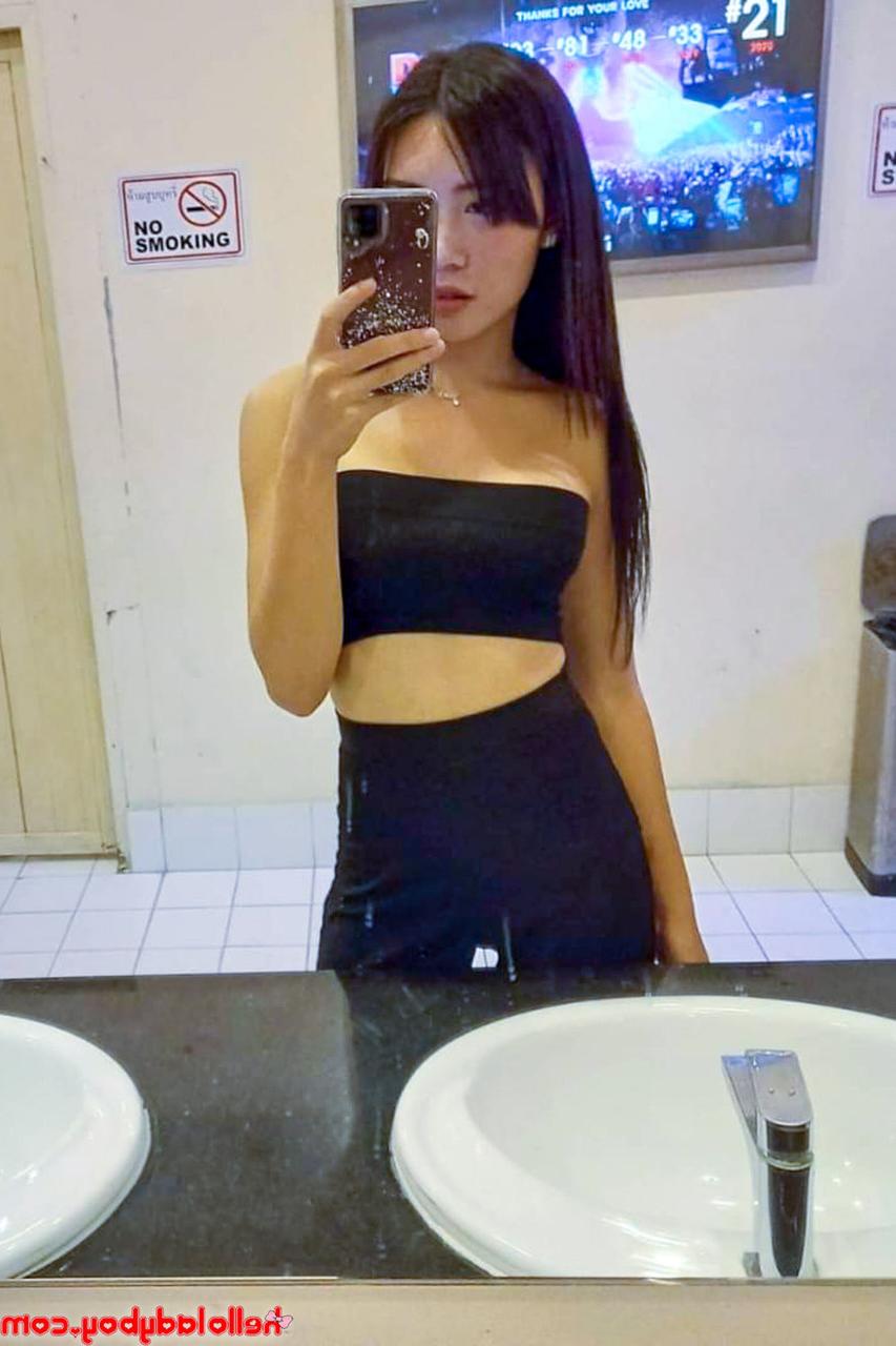 20P Chica asiática se burla con sus tetas perfectas en trajes sexys en una compilación caliente