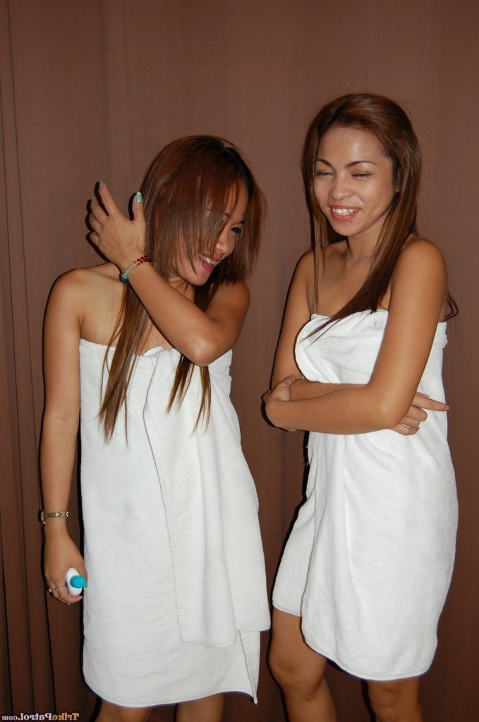 16P Filipina girlfriends Cassandra and Princess are ready to serve a tourist