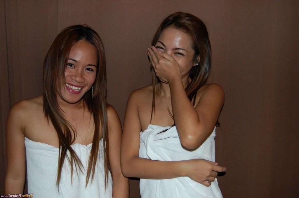 16P Filipina girlfriends Cassandra and Princess are ready to serve a tourist